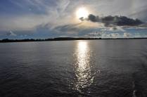 Fim de tarde no Rio Amazonas, já bem próximo de Santarém - PA
